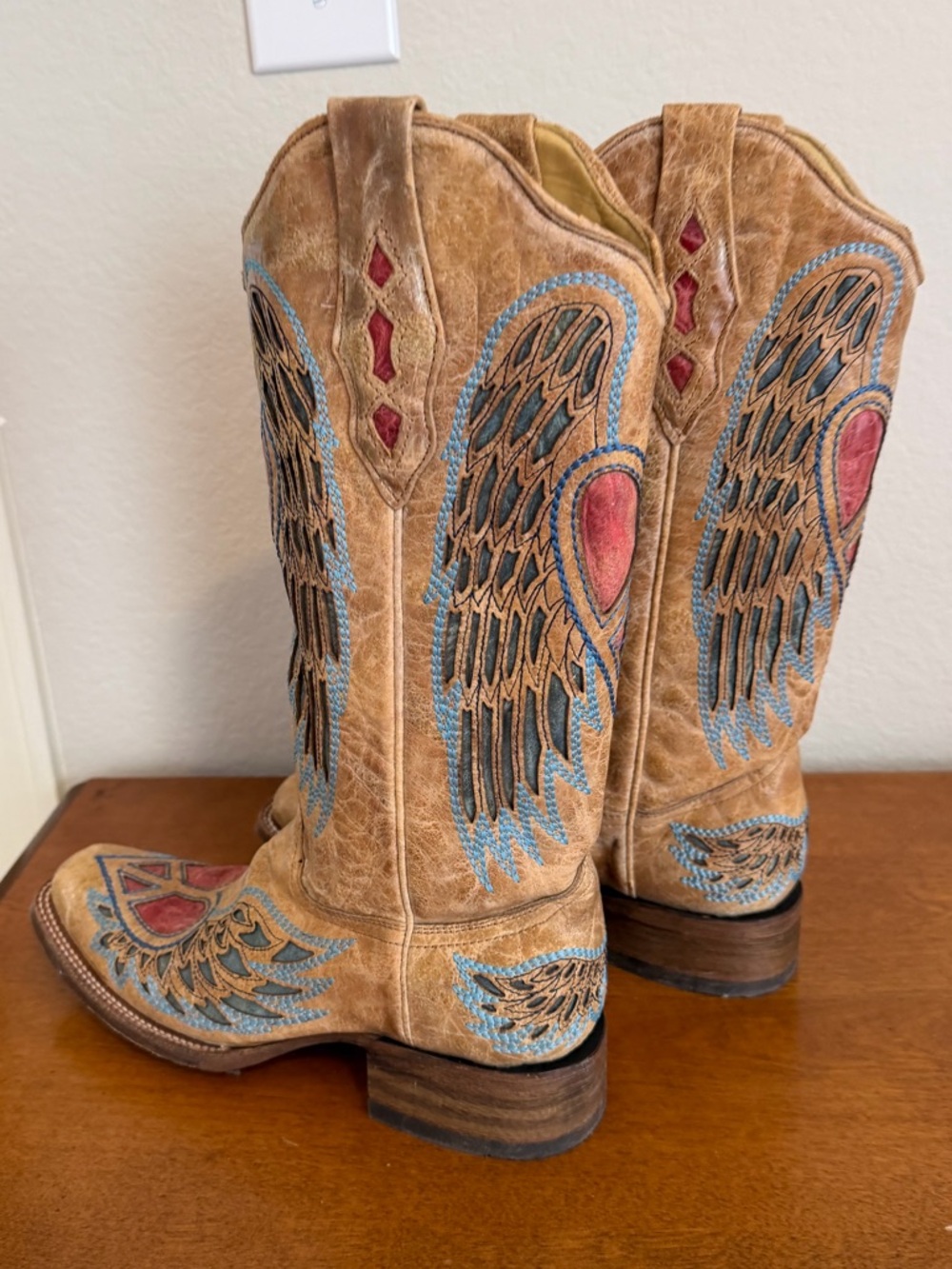 Corral Tan Leather Winged Heart Embroidered Heeled Boots - Picture 4 of 7